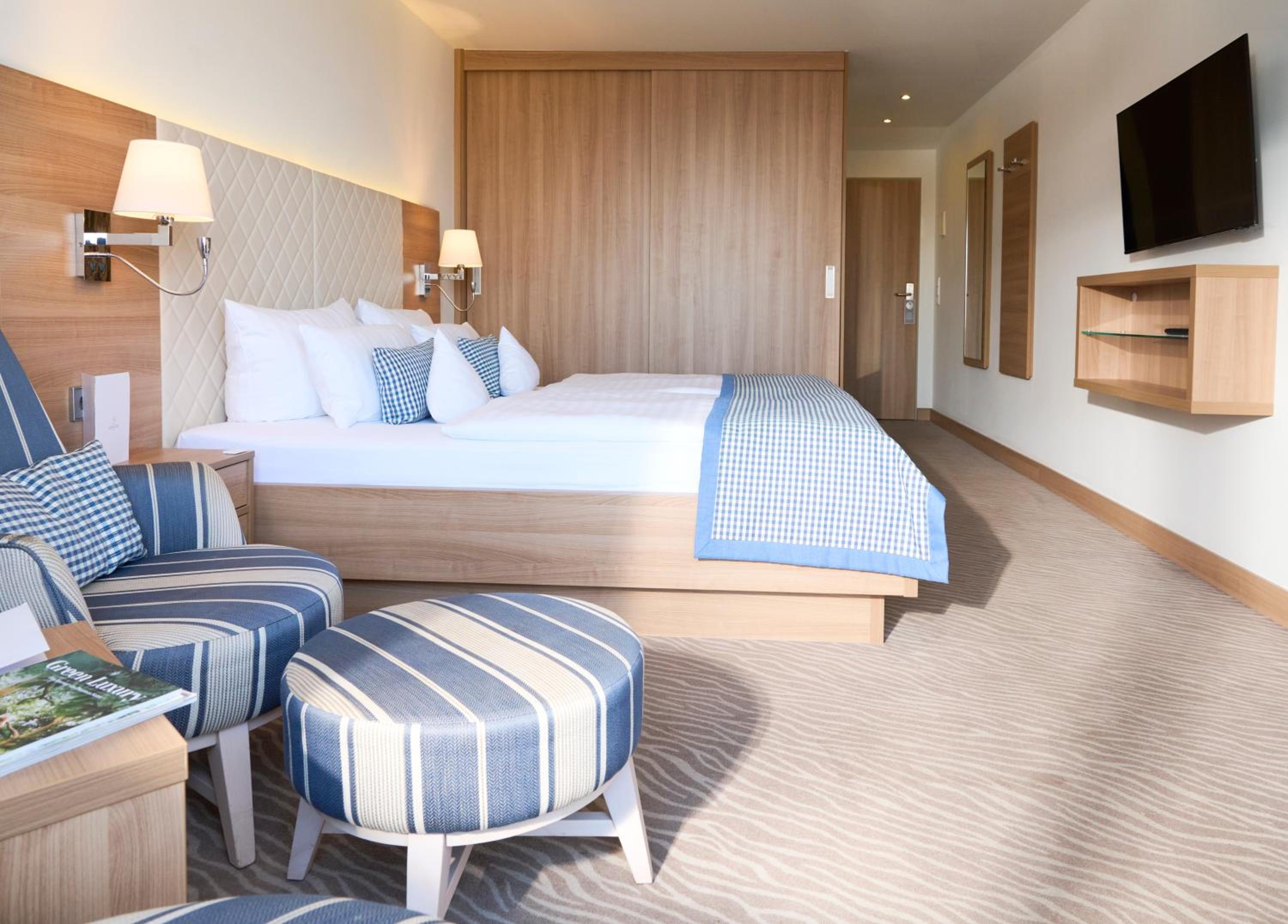 غرفة بسرير مزدوج بإطلالة على البحر بشرفة، Hotel Bernstein 5/9