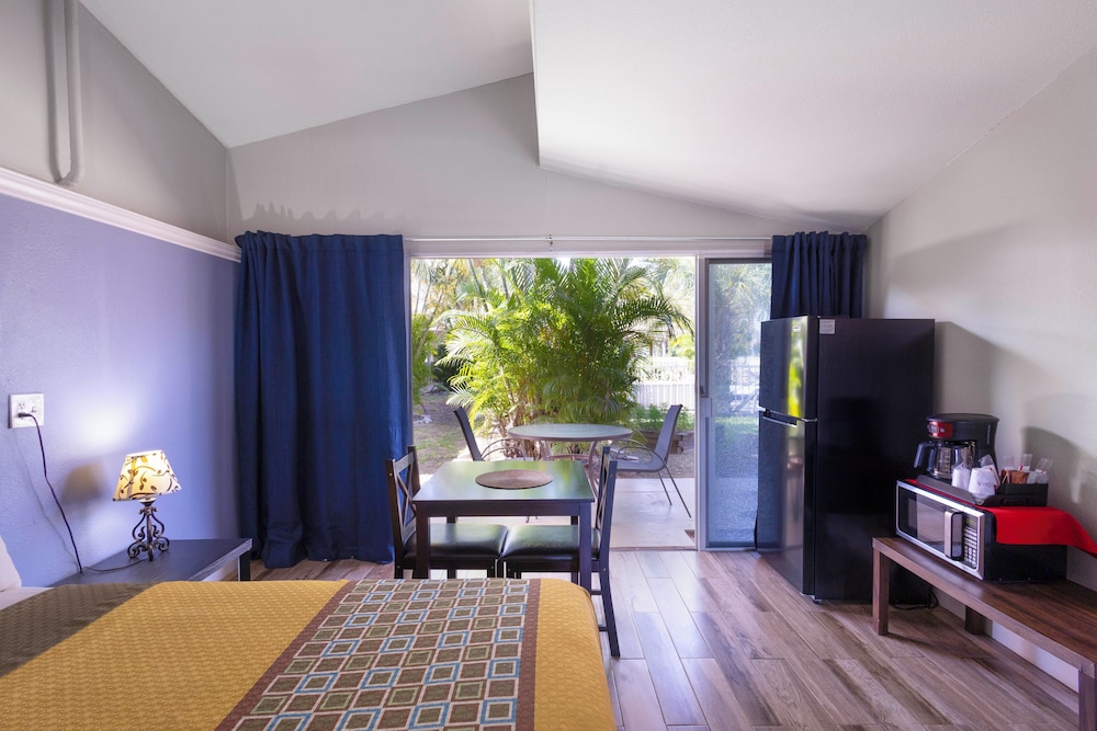 Warm Mineral Springs Motel 10/45