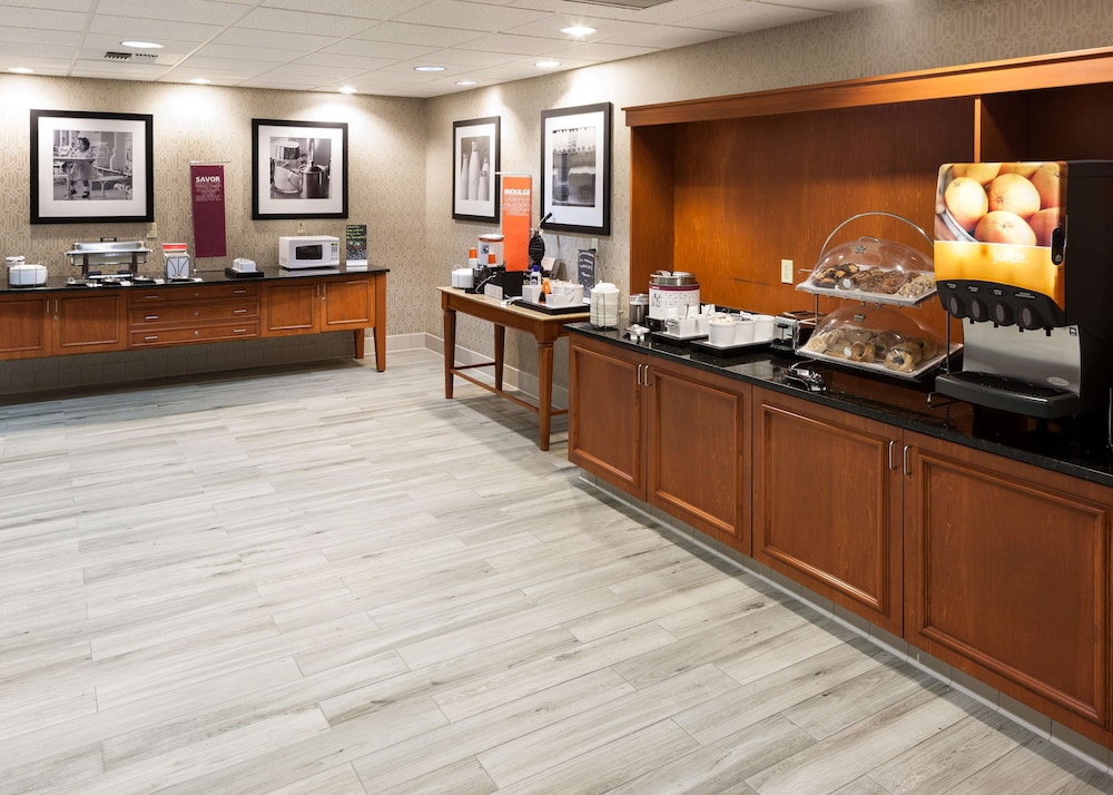 Hampton Inn And Suites Tulare 42/60
