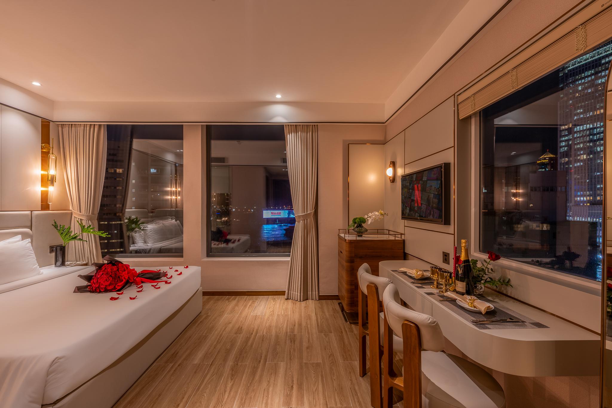 Signature, Double Bed, City and River View