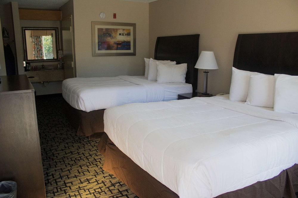 STANDARD, 2 QUEEN BEDS