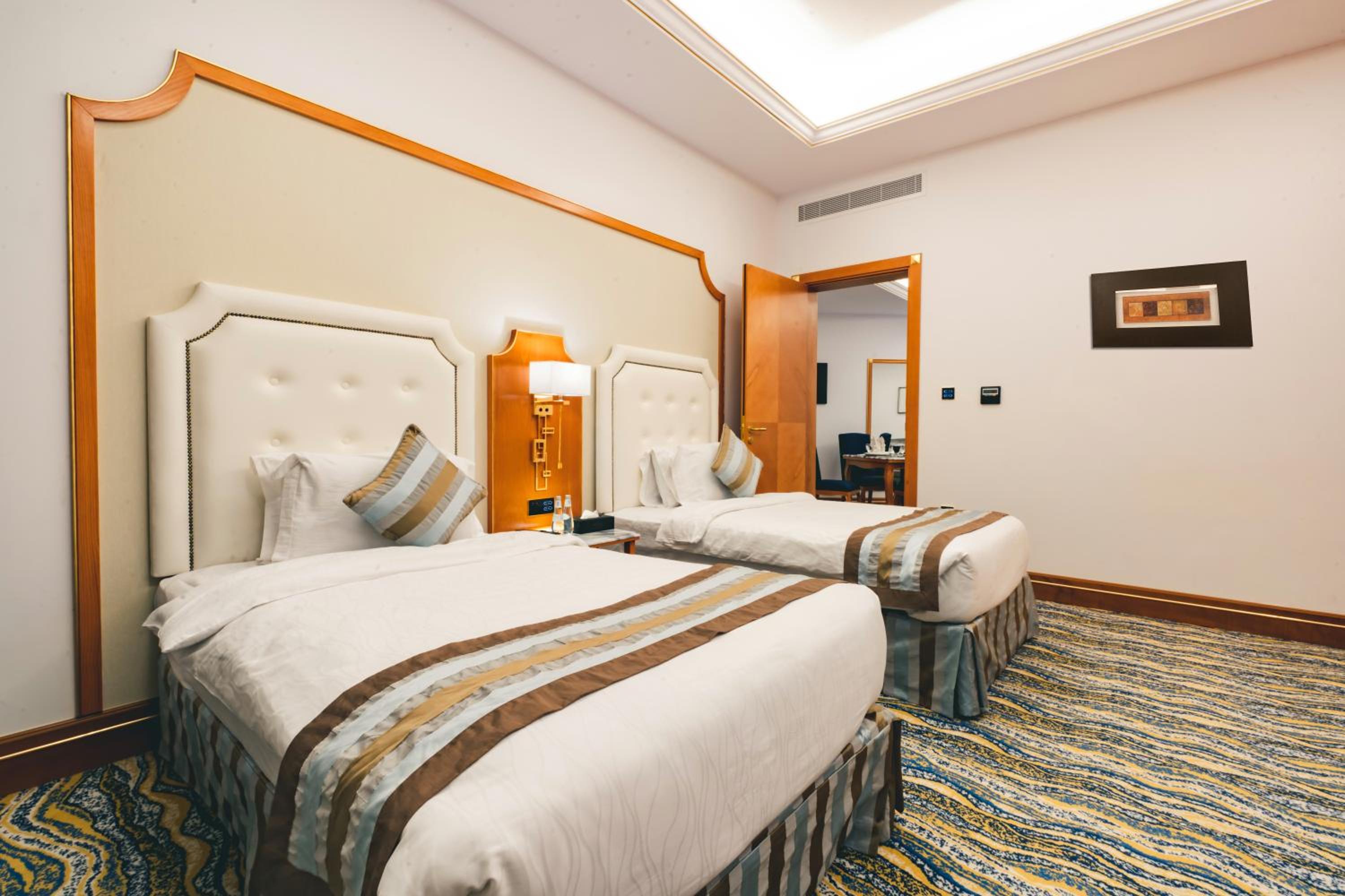 Grand, Executive, Suite