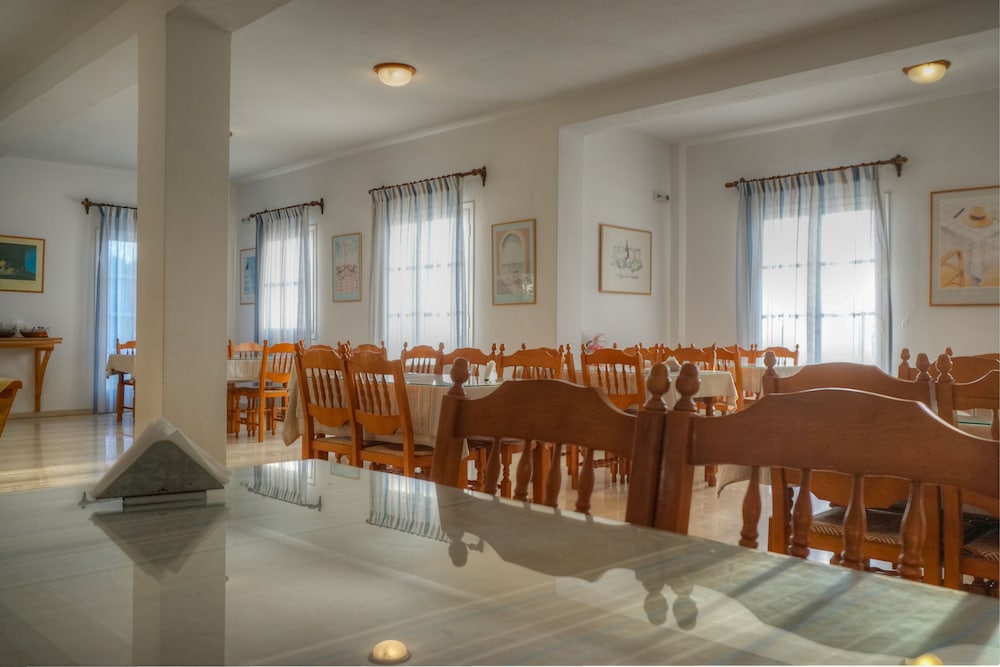 Alexandra Hotel 52/63
