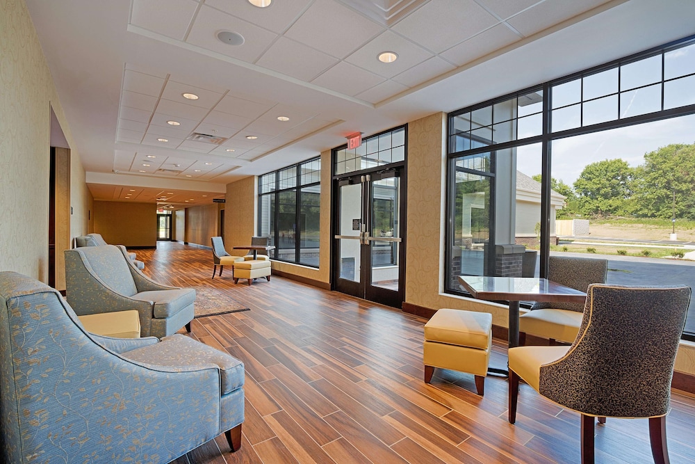Hampton Inn Suites Cazenovia Ny 25/41