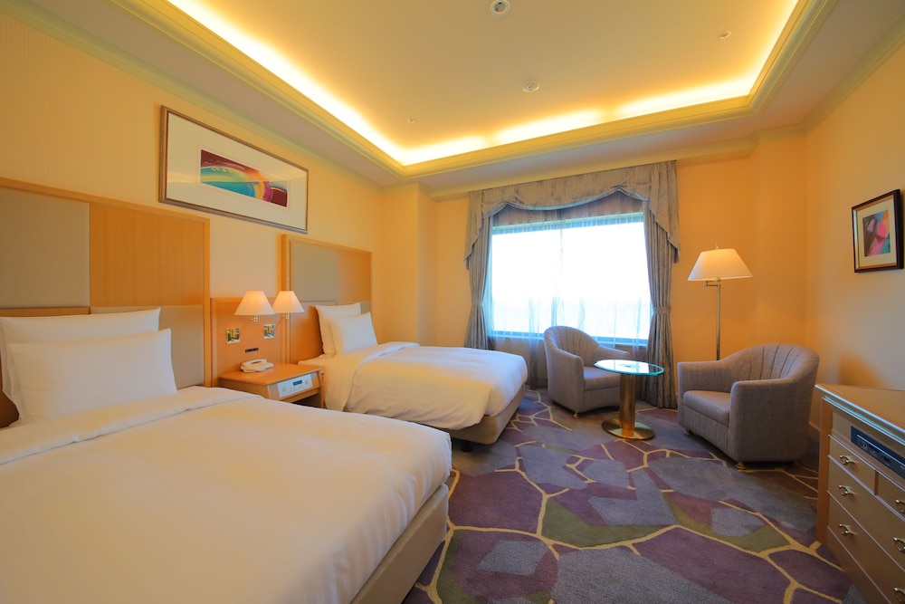 Crown, Suite, Twin Beds