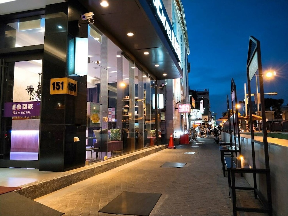 S&amp;E Hotel 50/61