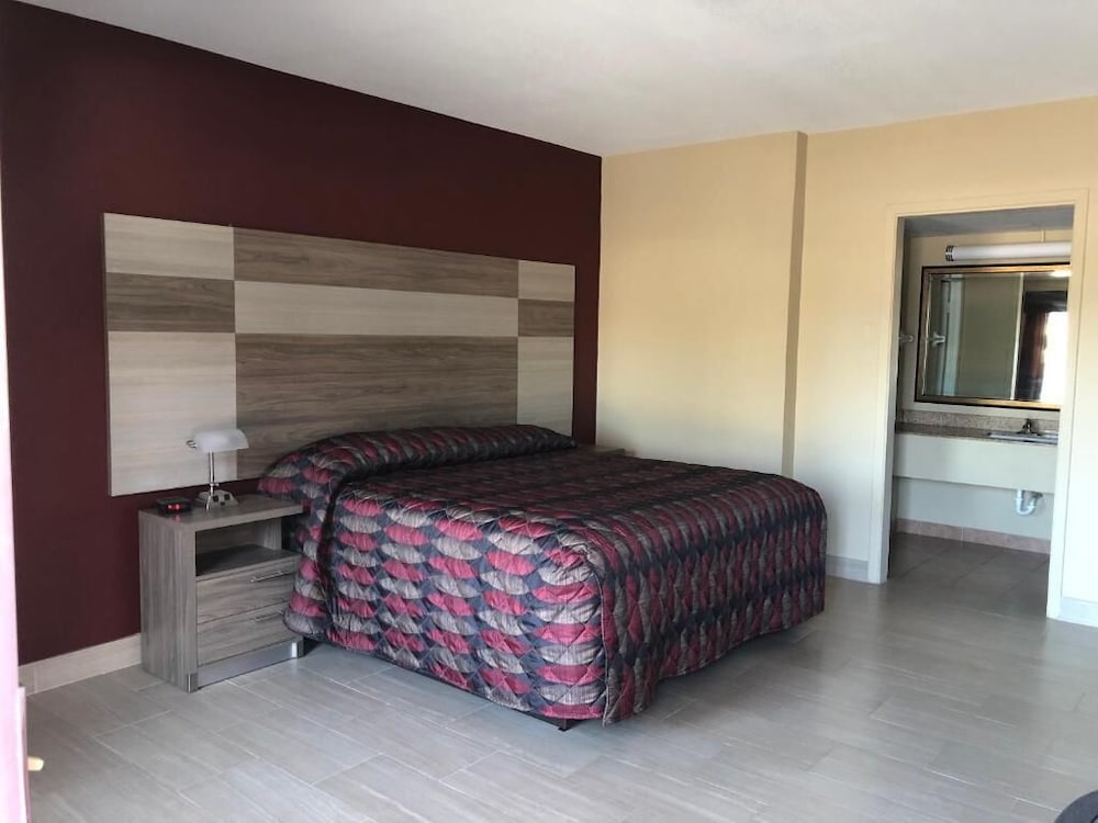La Bella Inn 16/34