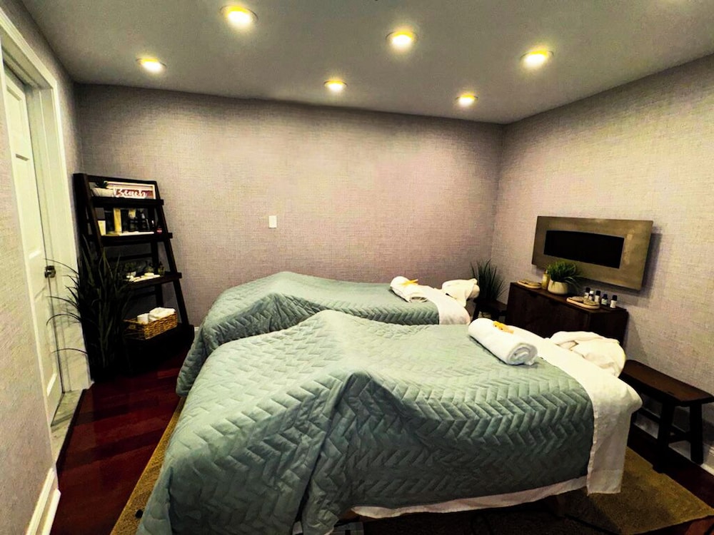 Newport Beach Hotel Suites 24/69