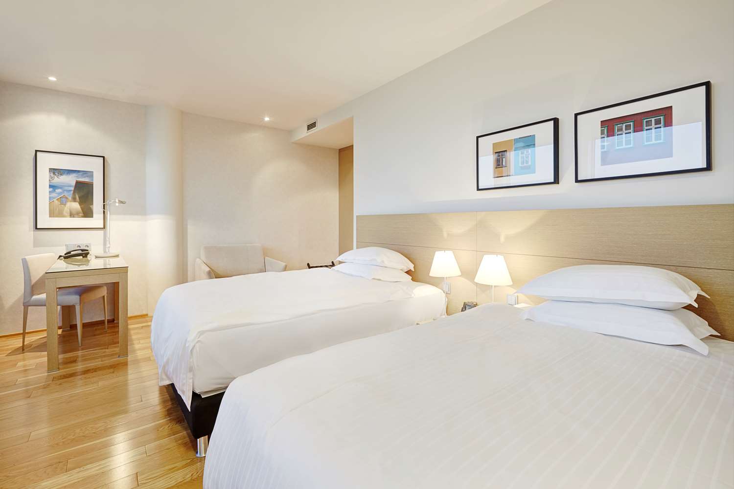Family, Twin Beds, Scenic View