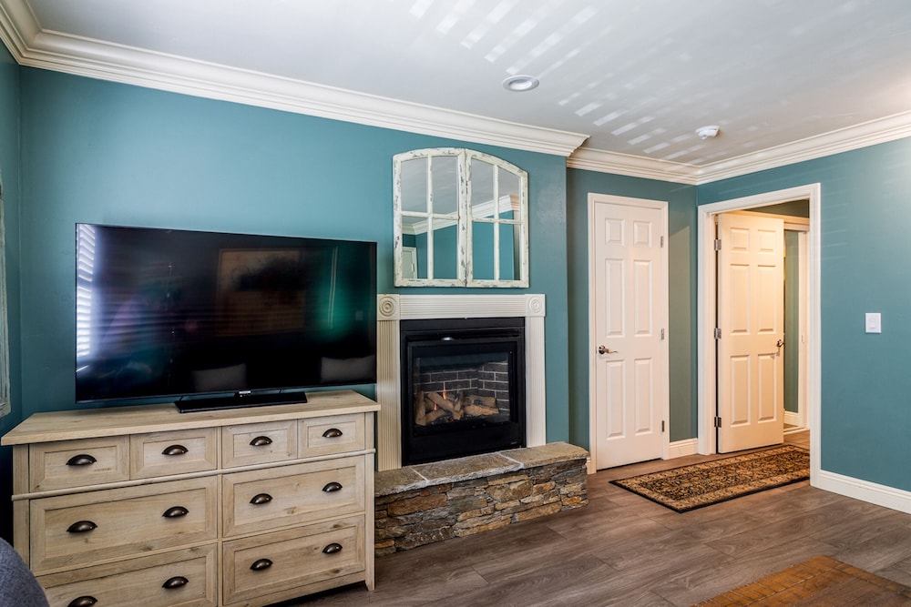 Cambria Pines Lodge 33/41