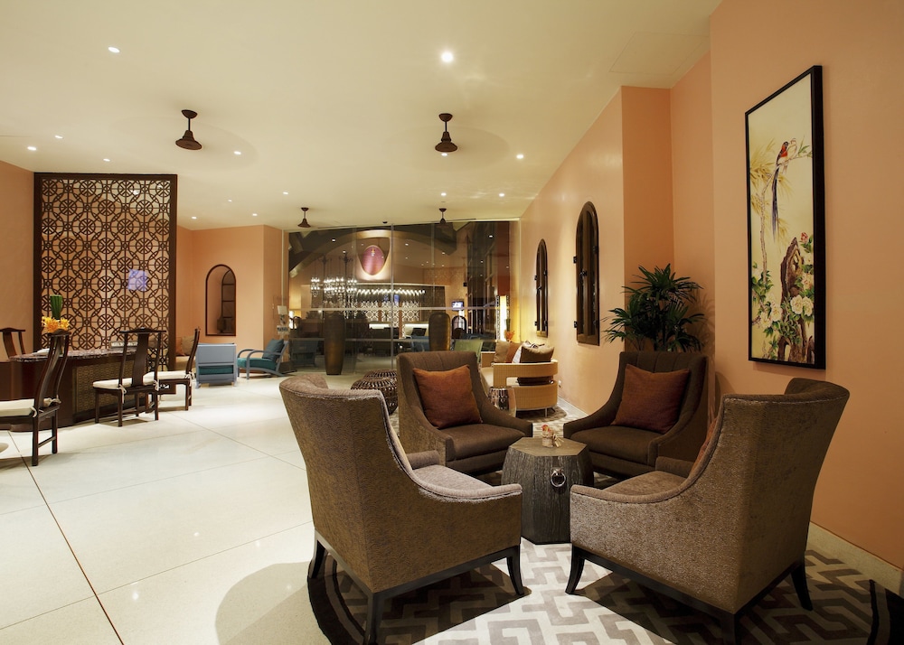 Centara Grand Beach Resort Phuket 50/85