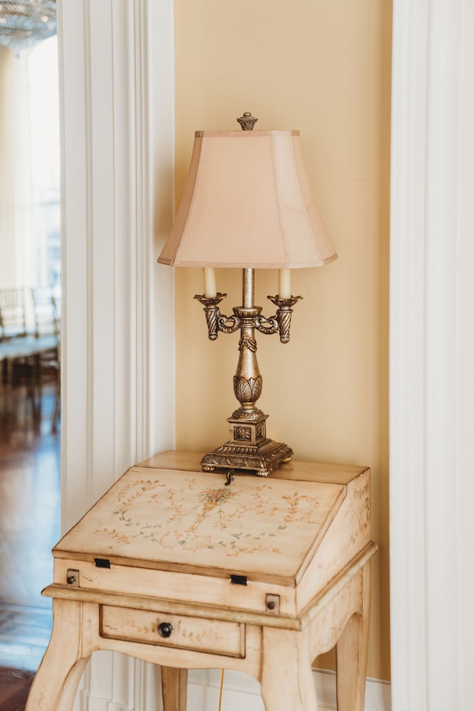 The Pepin Mansion Historic B&B 40/50