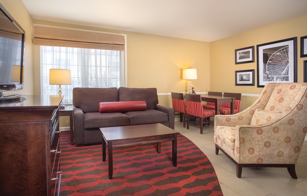 Peacock Suites 28/47