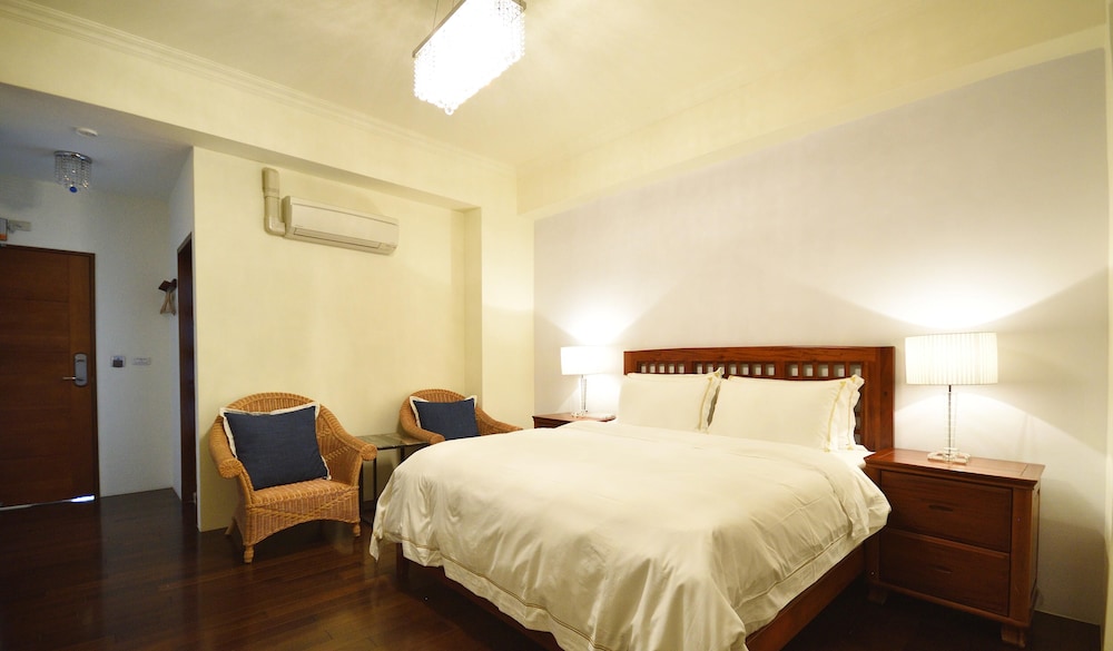 DELUXE, DOUBLE BED