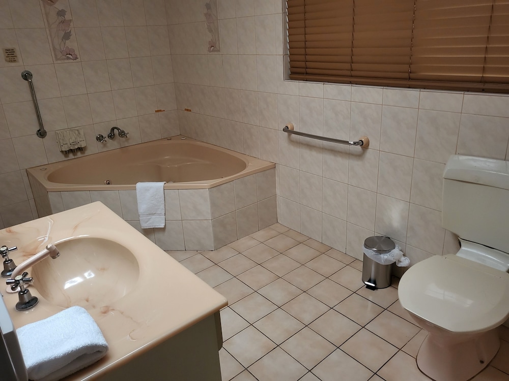Country Comfort Bundaberg 73/74