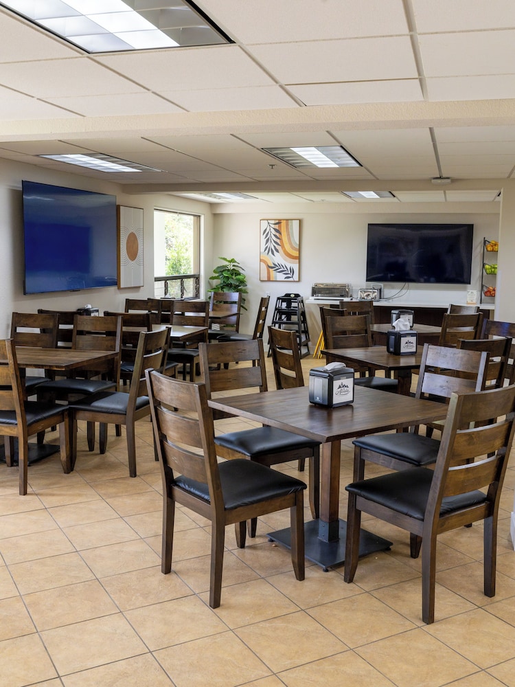 Riverleaf Inn Mission Valley 37/48