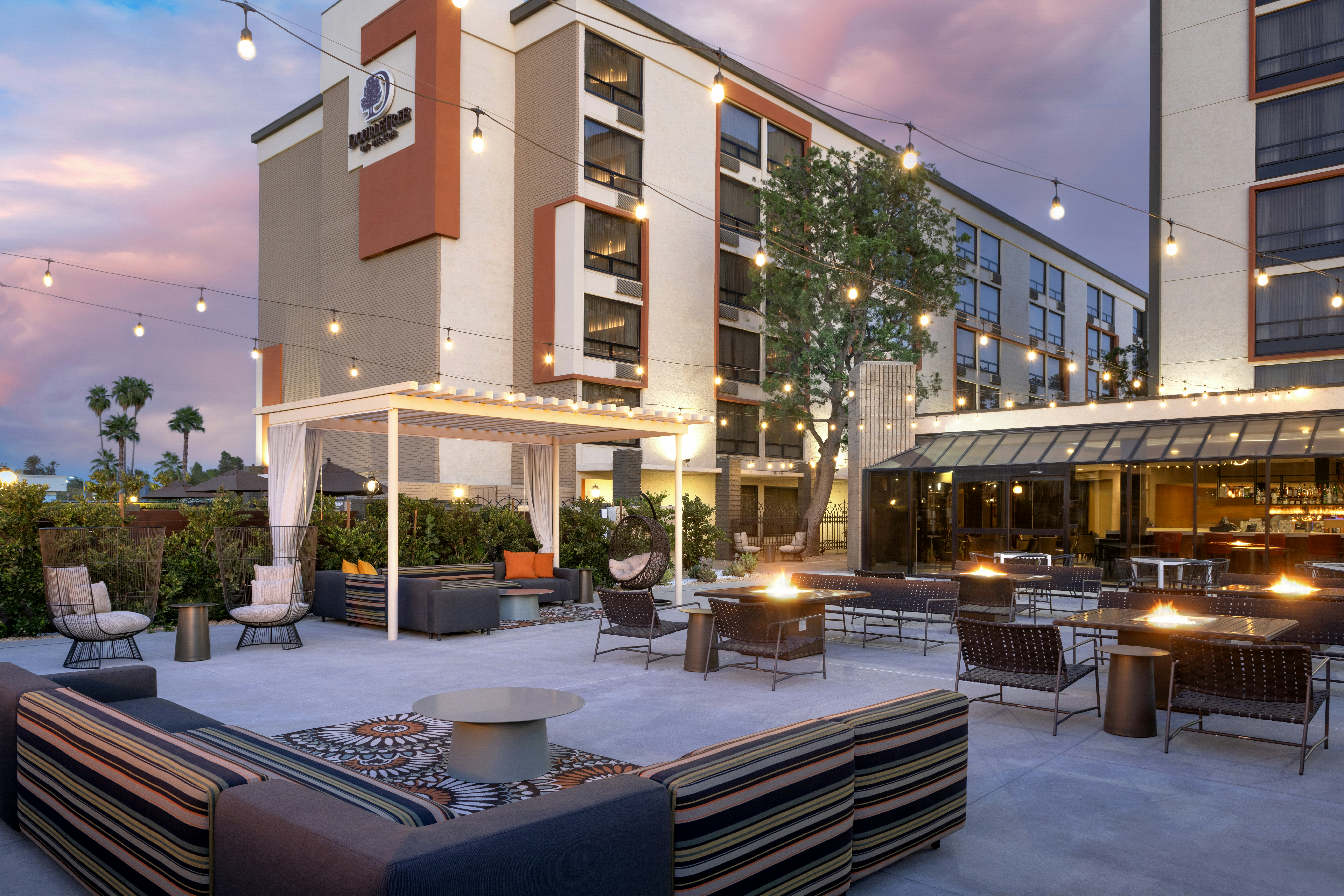 DoubleTree by Hilton Hotel San Bernardino 1/32