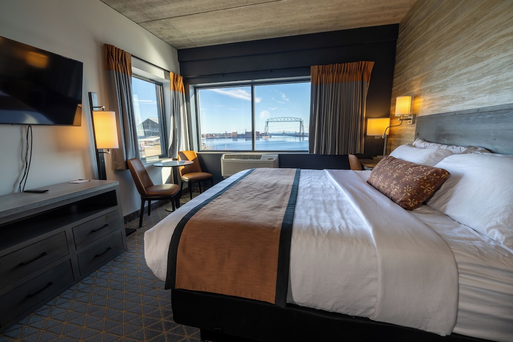 Mini, Suite, King Bed, Pet Friendly
