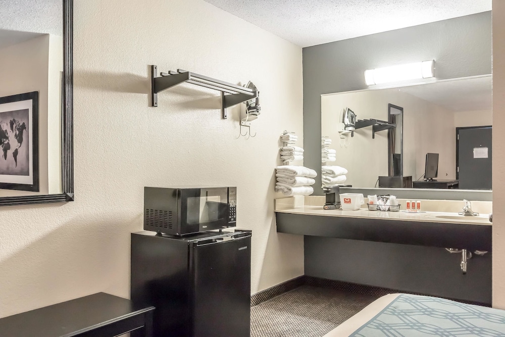 Econo Lodge Martin 27/29