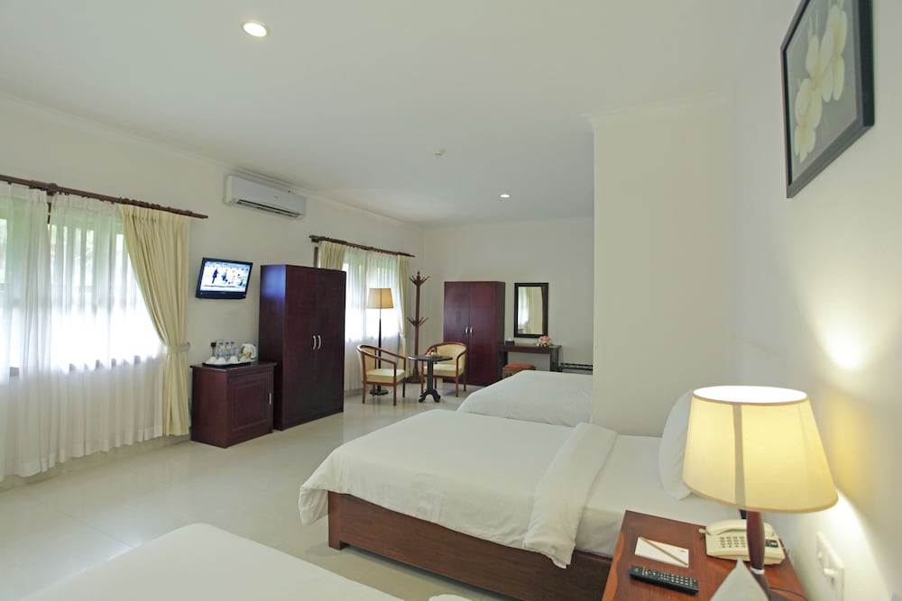 SOKHALAY ANGKOR INN 11/35