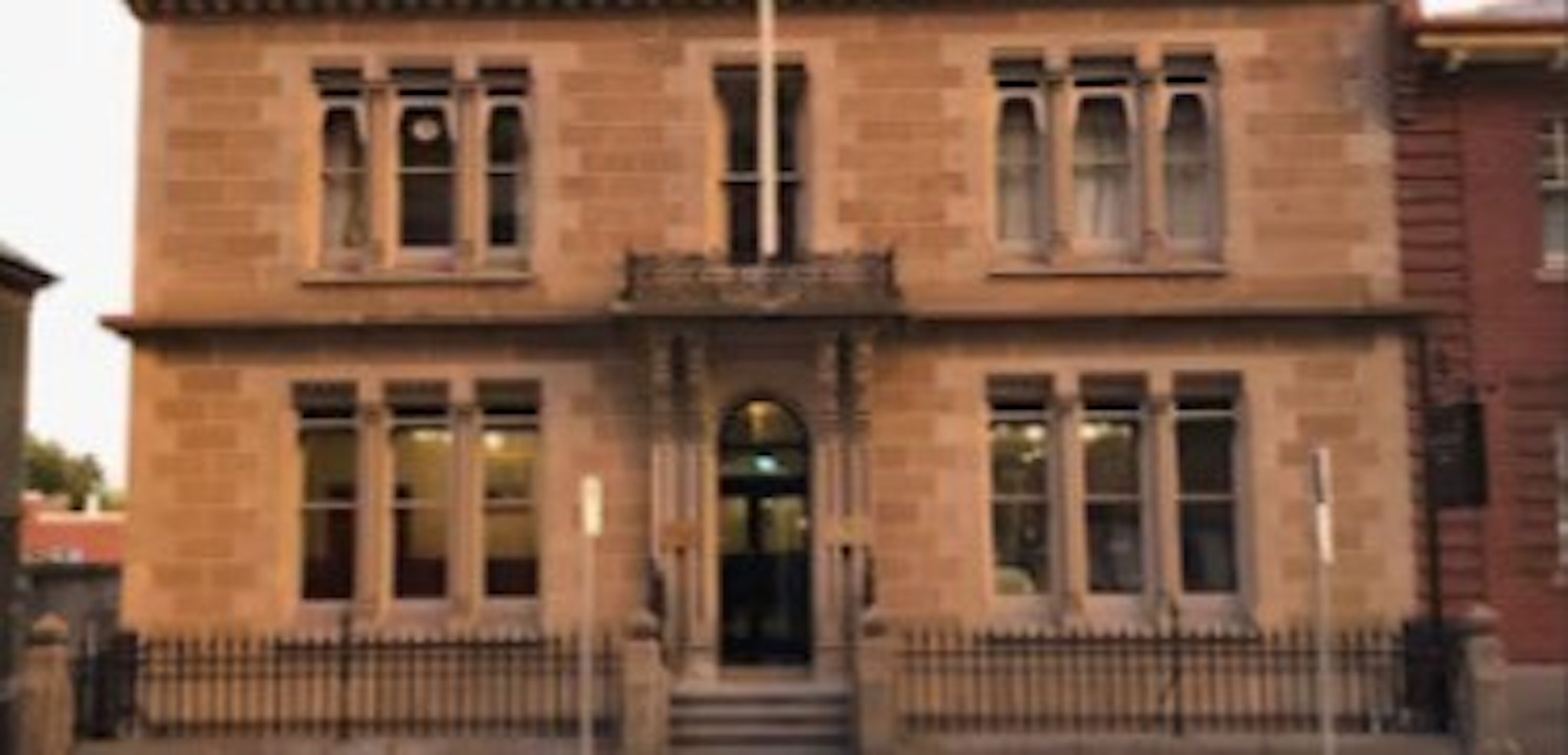 Macquarie Manor Hotel 2/11