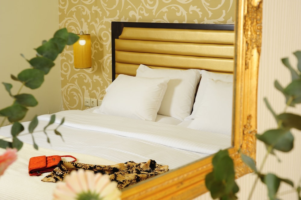 Steris Elegant Beach Hotel 10/70
