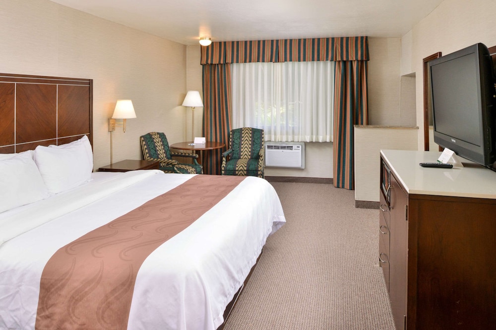 Quality Inn & Suites Walnut - City Of Industry 6/27