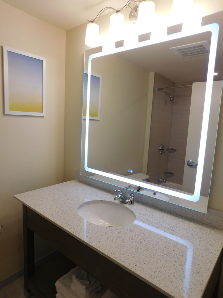 Days Inn & Suites by Wyndham Kearney 60/61
