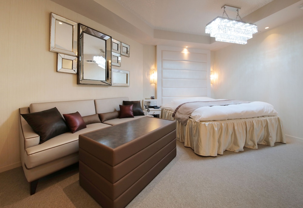 N Hotel 49/58