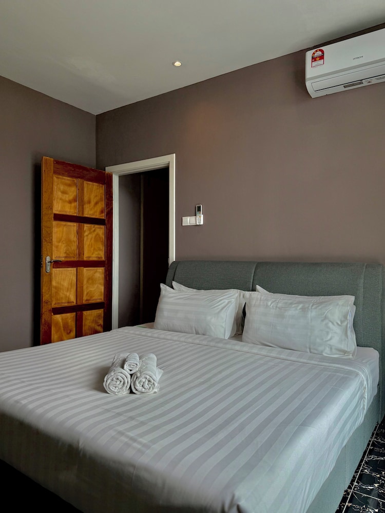 Stirling Suites 16/48