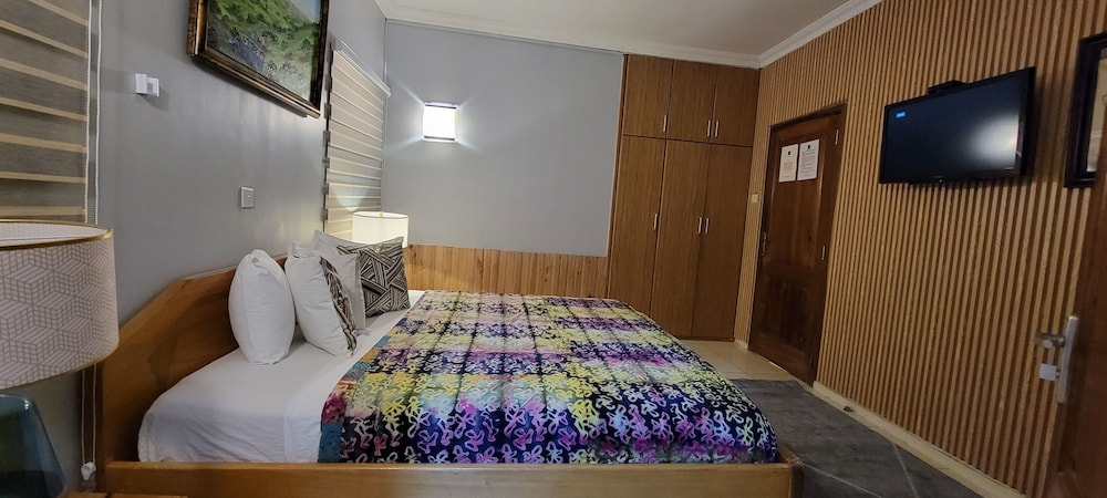Alma House 19/76