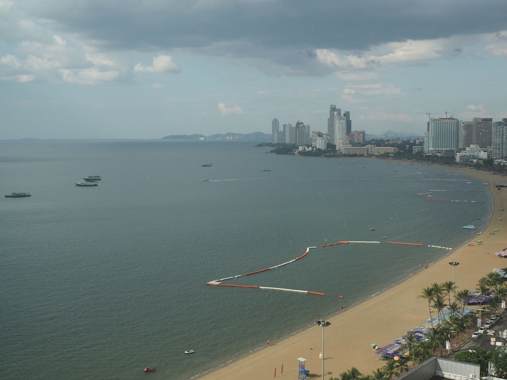 Hermann Hotel Pattaya 43/45