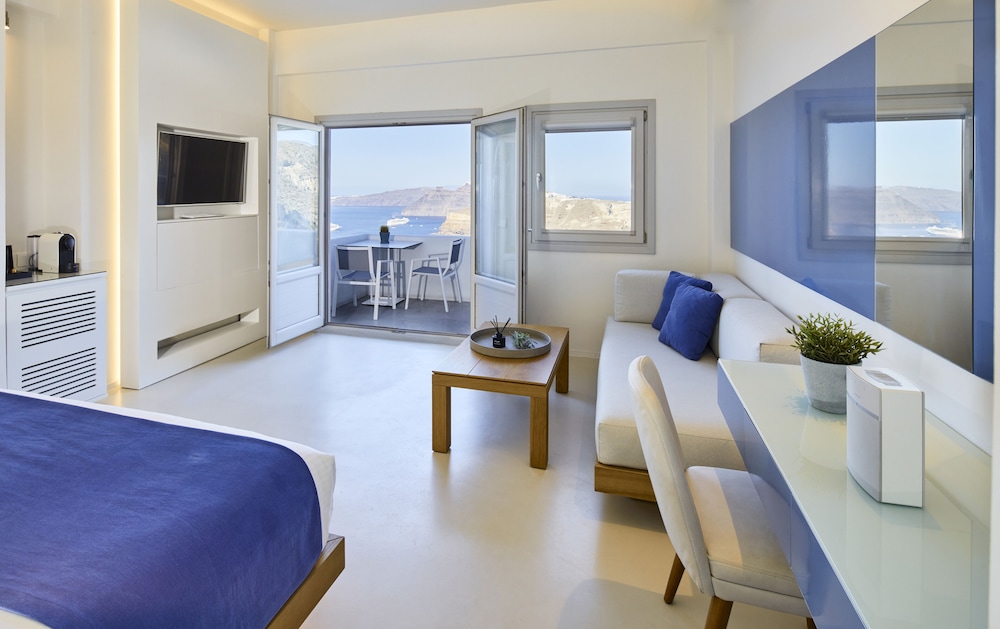 JUNIOR SUITE, DOUBLE BED, PLUNGE POOL, CLIFF SIDE
