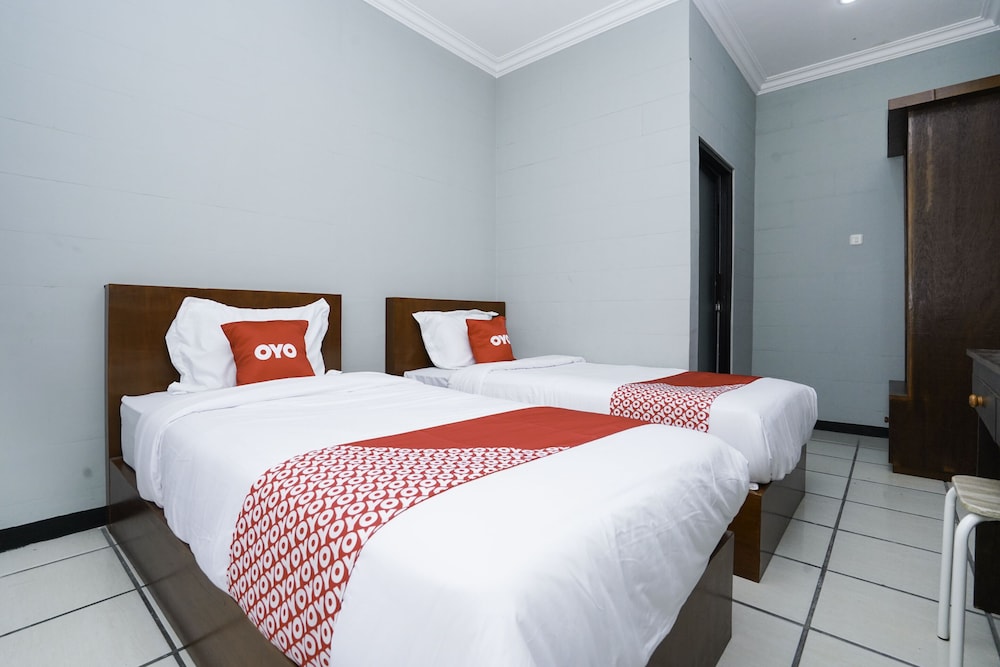 OYO 2493 Lotus Hotel Syariah 20/39