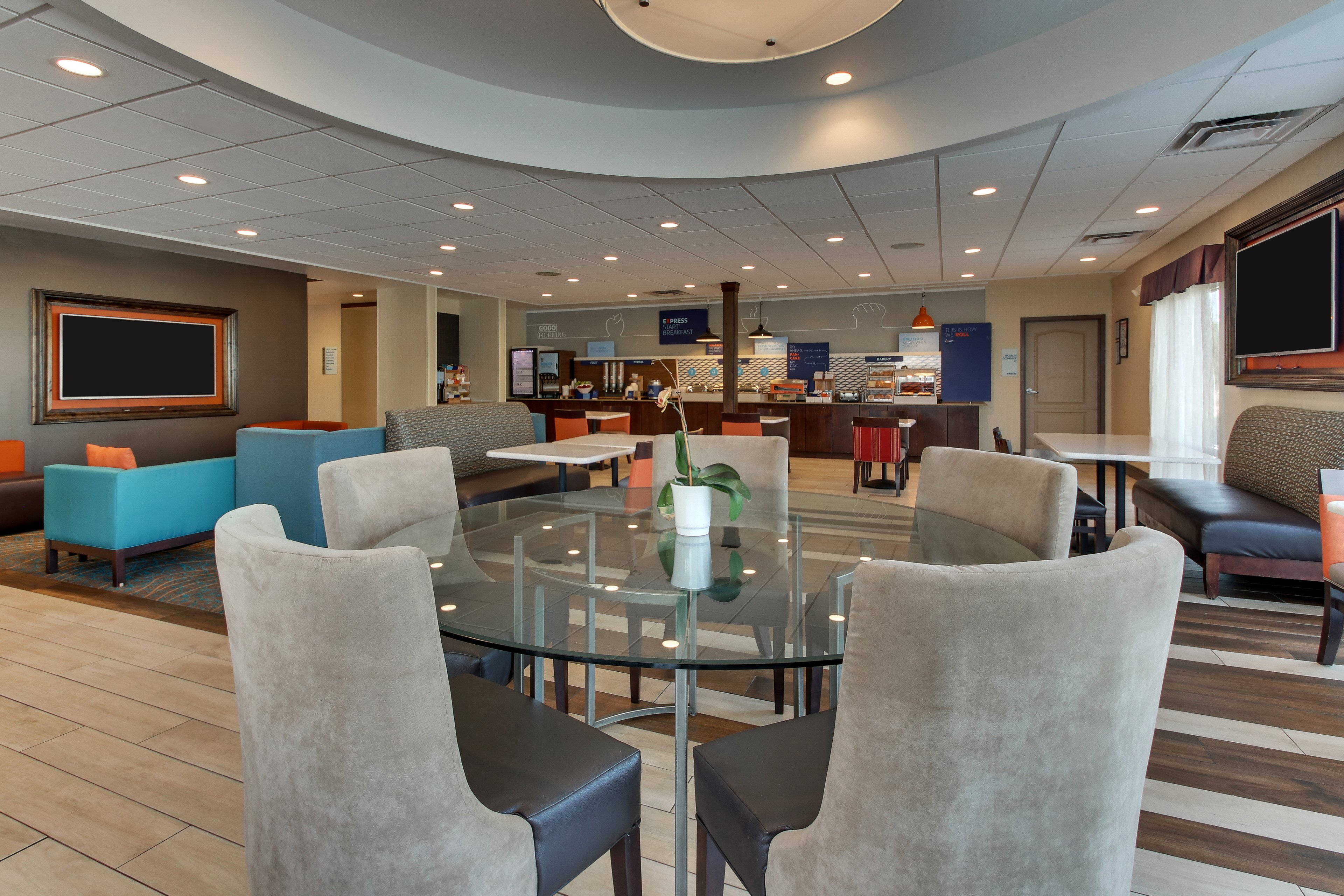 Holiday Inn Express Cheektowaga North East 40/46