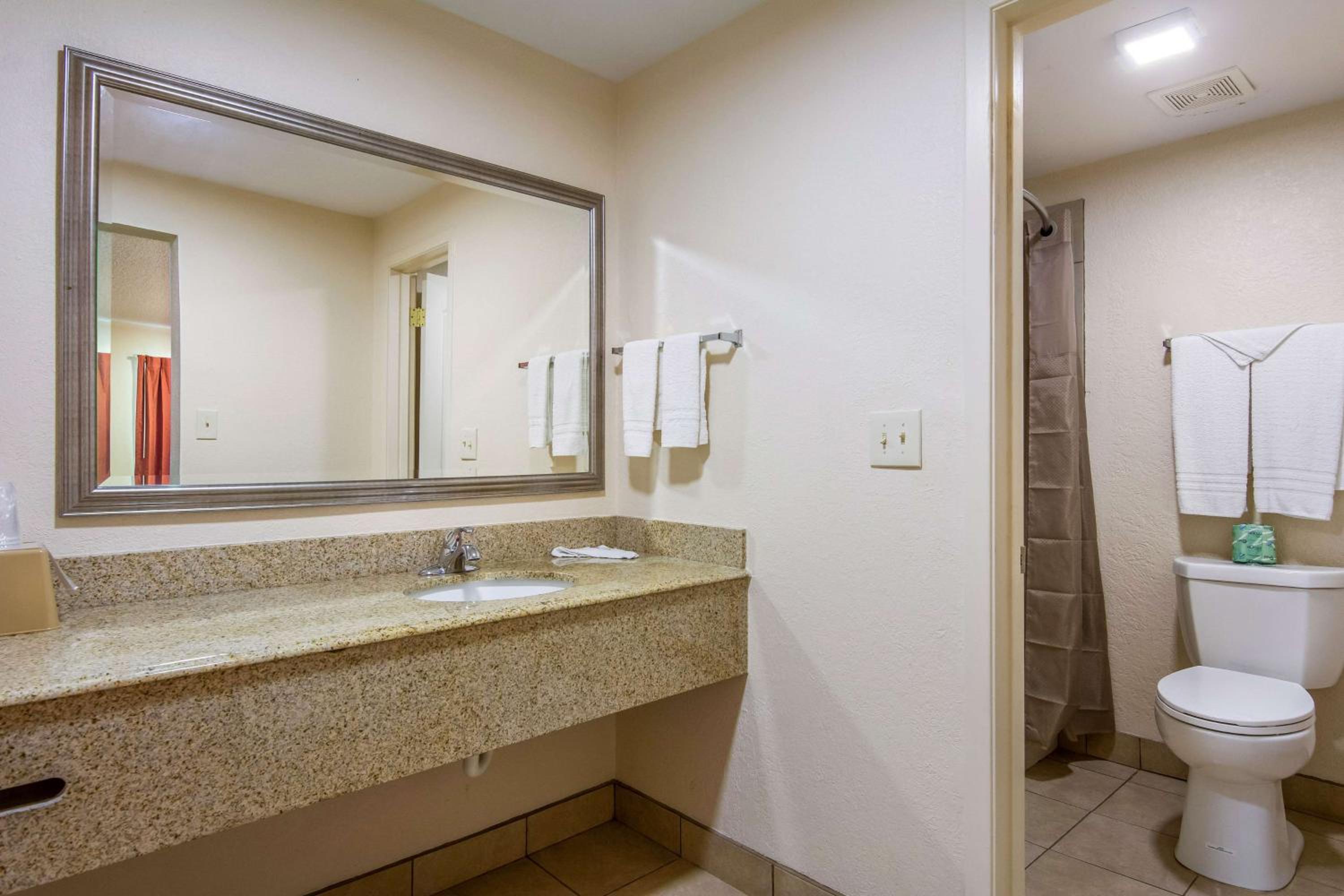 غرفة بسريرين كوين لذوي الإعاقة، Motel6 Winnie Tx 5/6