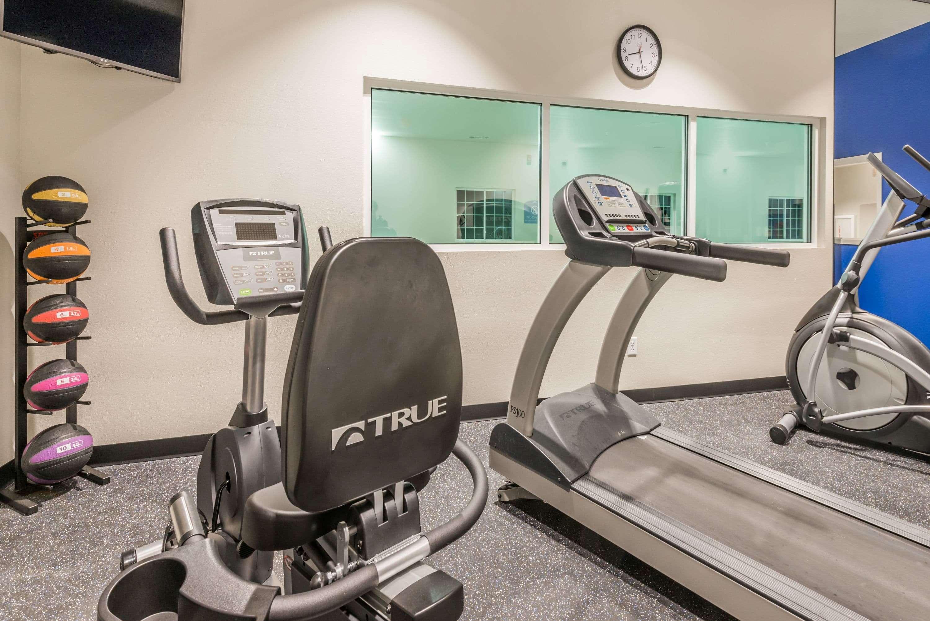 Microtel Inn and Suites By Wyndham Altoona 15/27