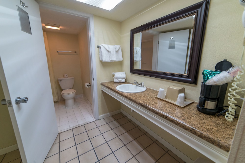 Seahaven Beach Hotel 34/69
