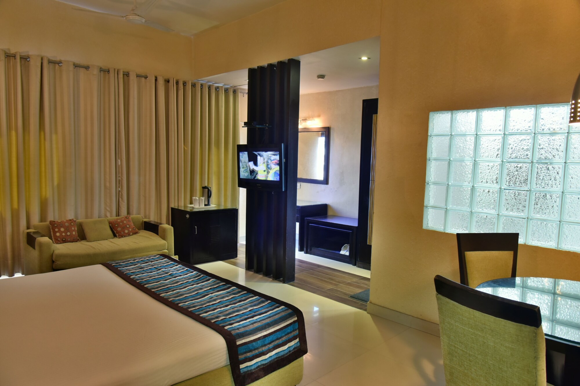 1 BEDROOM, LUXURY, SUITE