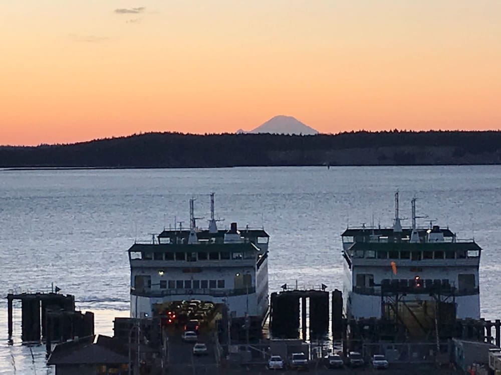 PALACE HOTEL PORT TOWNSEND 40/43