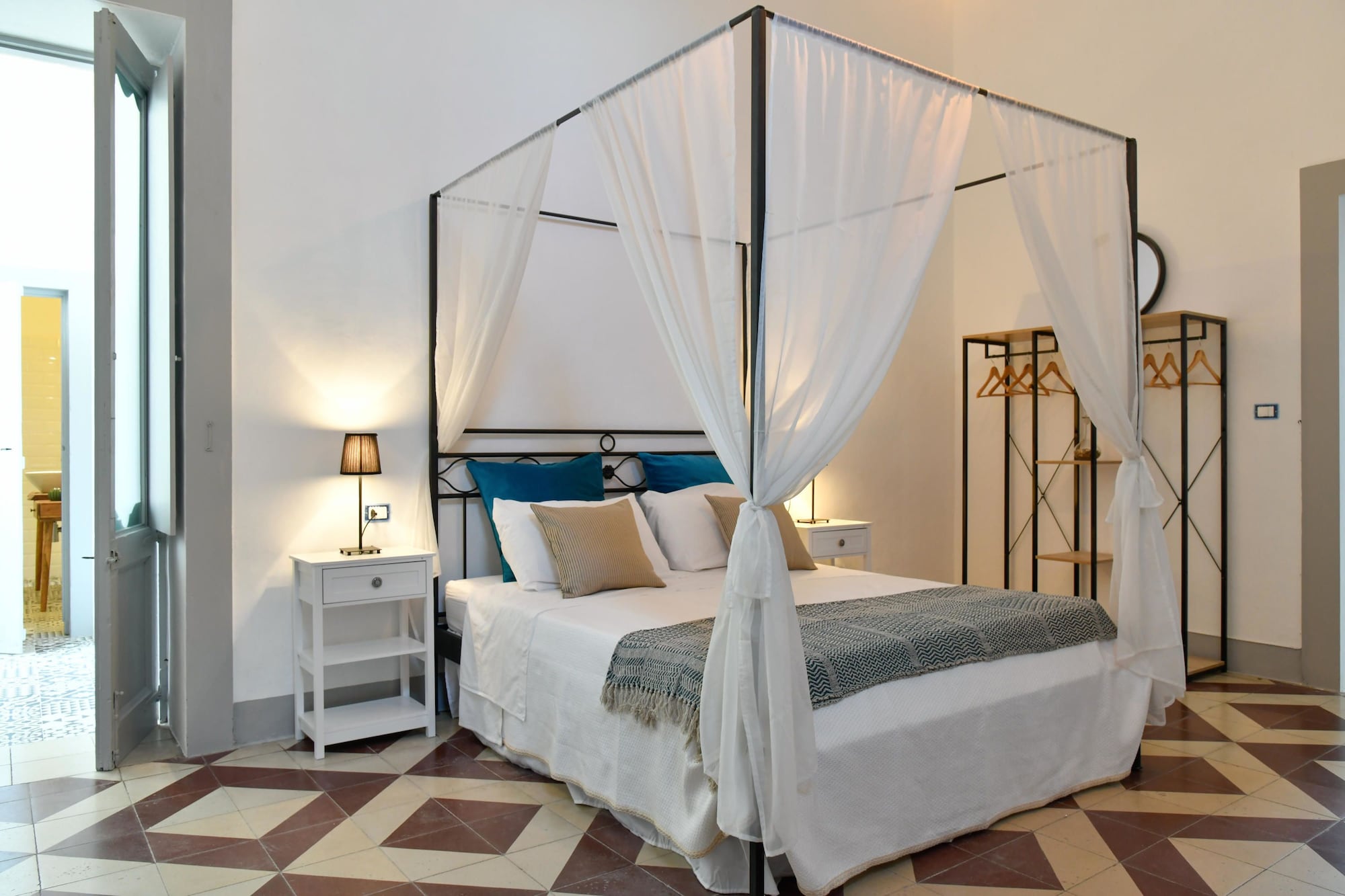 COMFORT, QUEEN BED, GARDEN VIEW, BALCONY