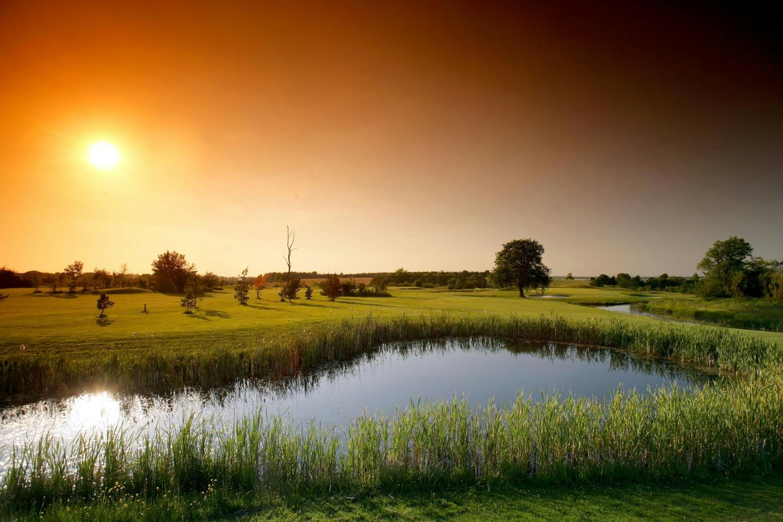 The Wiltshire Hotel, Golf & Leisure 48/52
