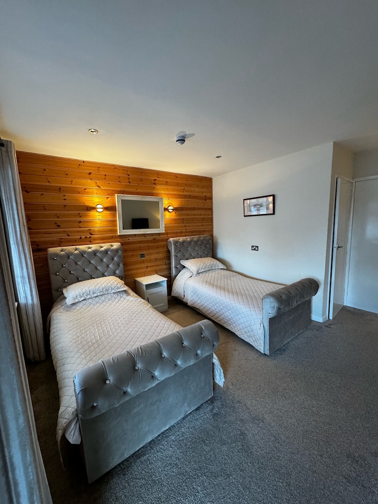 The Chequers Inn 6/50