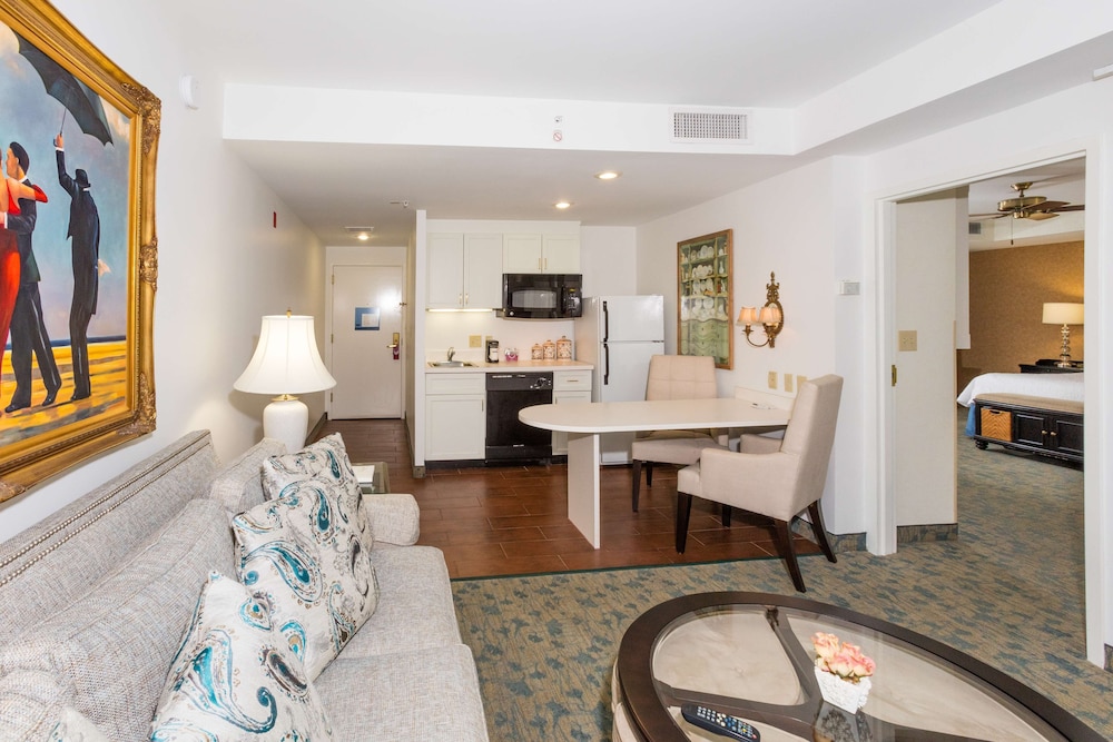 Hampton Inn & Suites Amelia Island-Historic Harbor Front 36/44