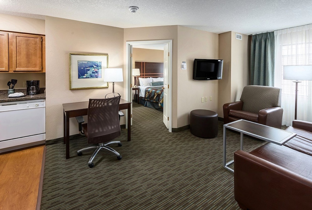 Aspen Suites - Rochester 35/37