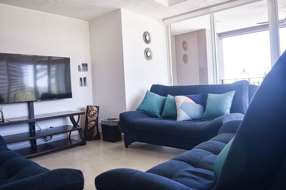 Grand Venetian Condominium 36/50