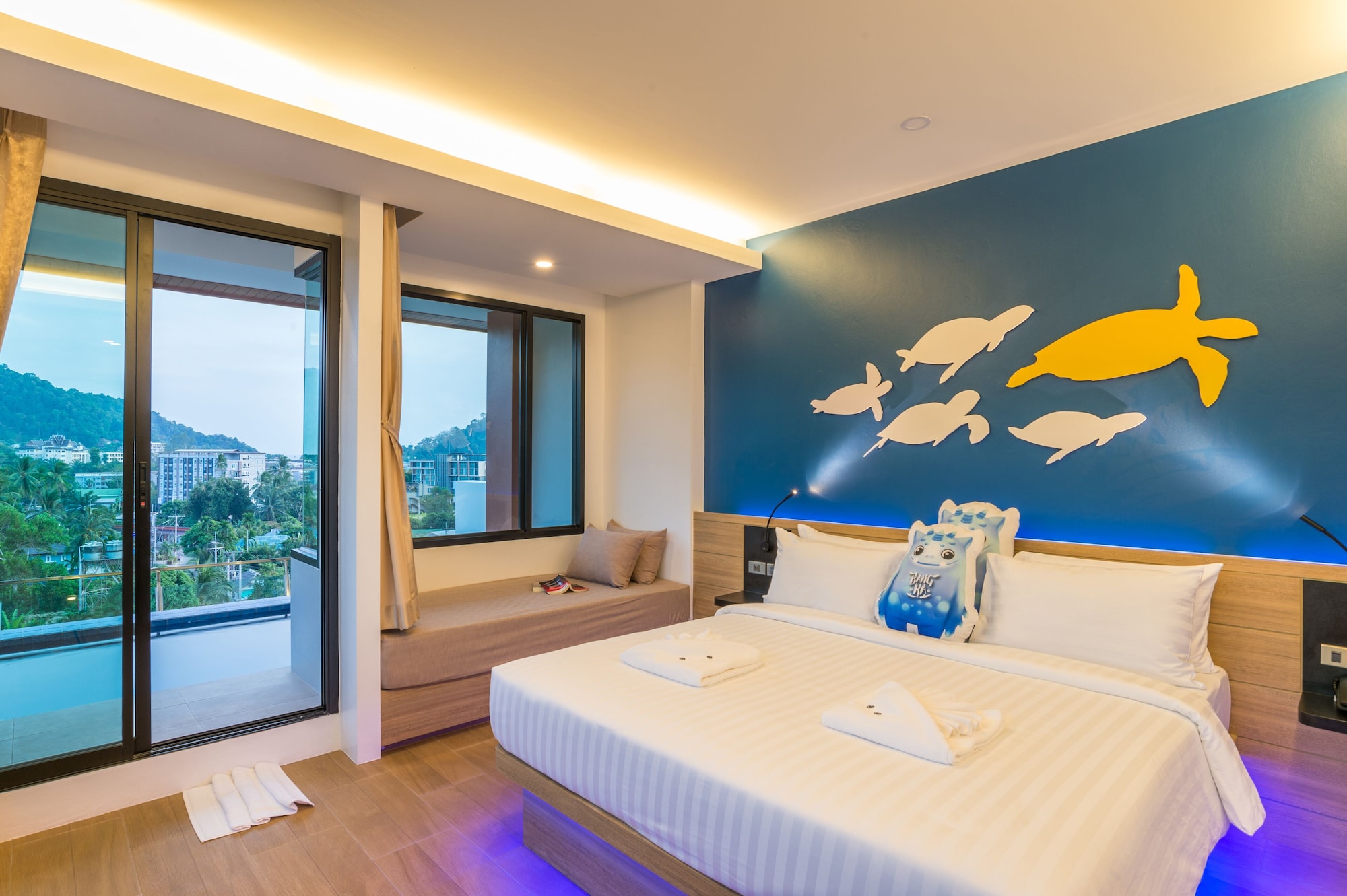 Family, King and Twin Beds, Pool Terrace