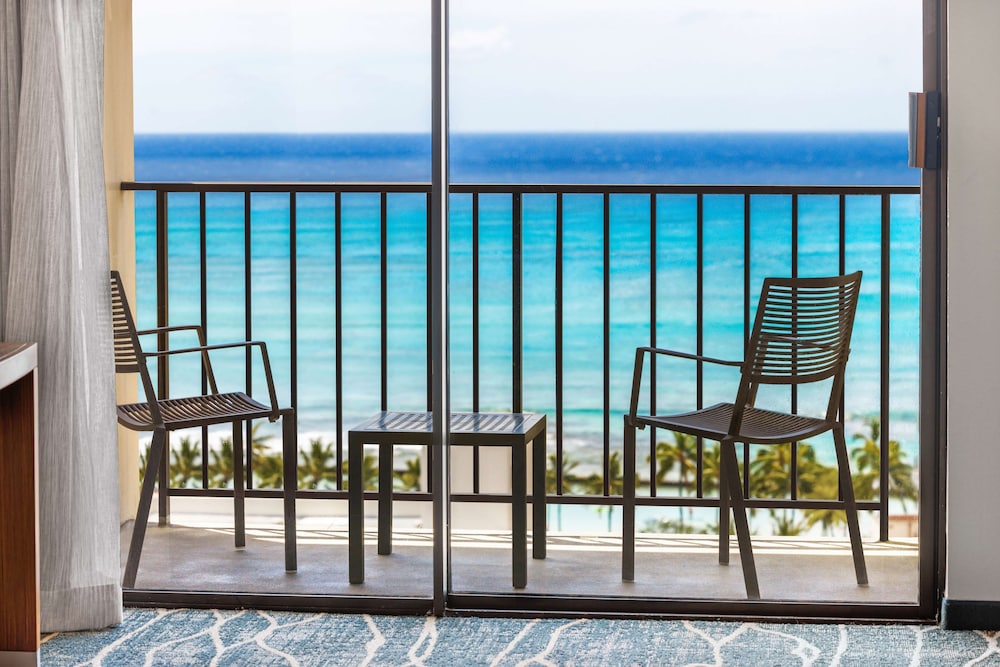 Hyatt Place Waikiki Beach 67/71