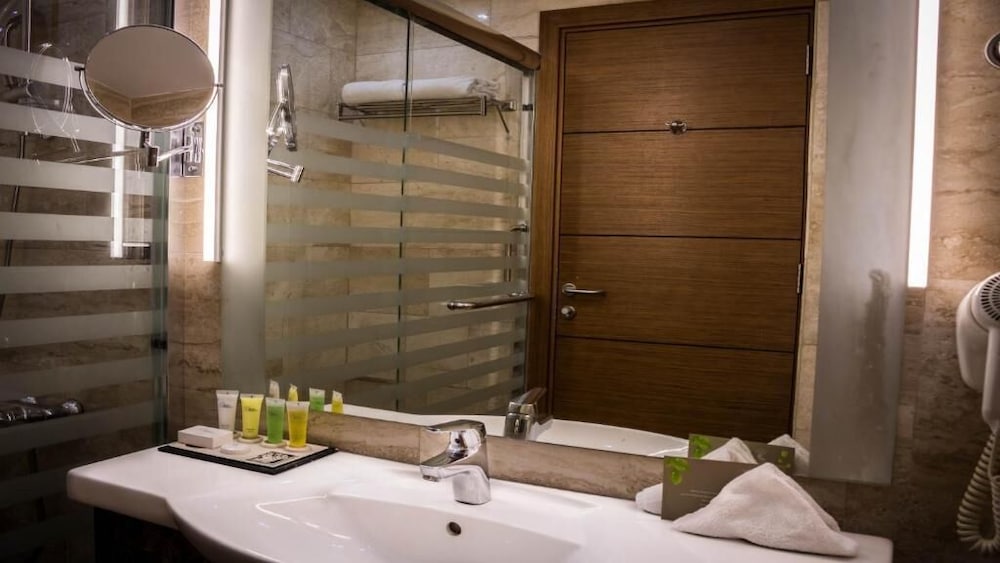 Olive Tree Hotel 46/50