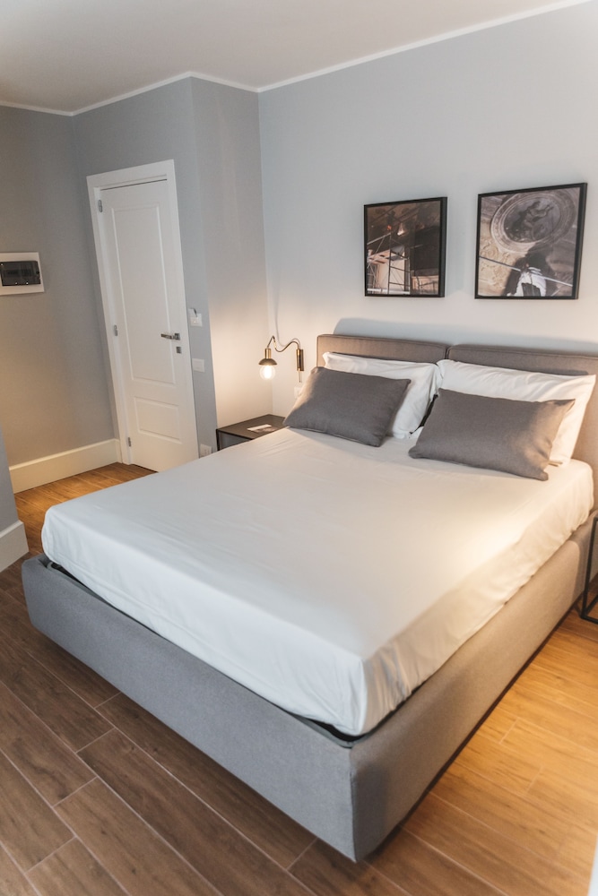 STANDARD, KING BED